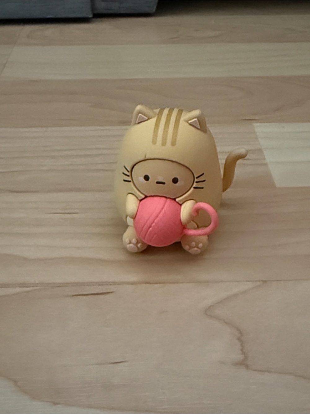 Smoko cat edition figure that can lean over on one side